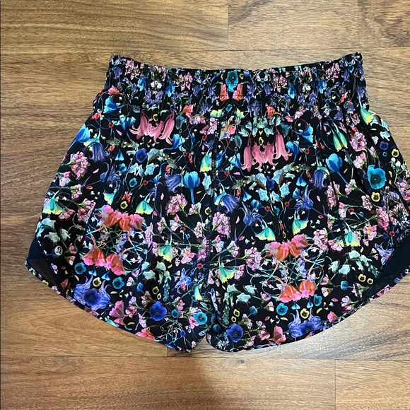 lululemon athletica Hotty Hot HR 4”Multicolor Athletic Shorts bundle size 8 - Picture 3 of 10